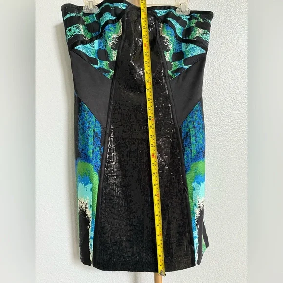 NWOT Laundry by Shelli Segal size 10 mini sequin dress